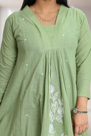 Women Floral Thread Work Detail Pure Cotton Kurta