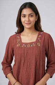La Fille Short Top – Floral Thread Work