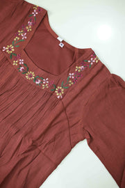 La Fille Short Top – Floral Thread Work
