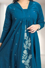 Women Floral Thread Work Detail Pure Cotton Kurta