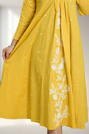 Women Floral Thread Work Detail Pure Cotton Kurta